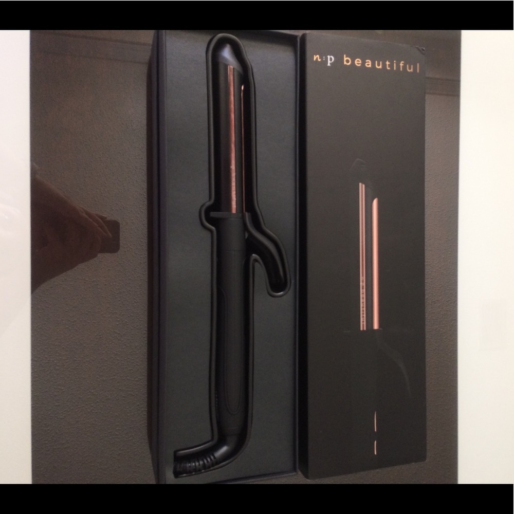 N P Beautiful Curling Iron